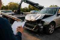Статья Выкуп битых авто после ДТП в СПб: честная оценка и бесплатный эвакуатор