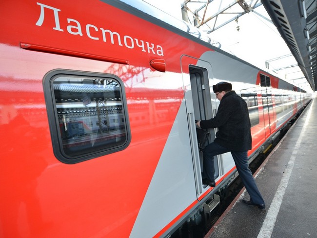 Посадка на поезд ласточка