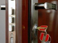 Установка замка в металлической двери
